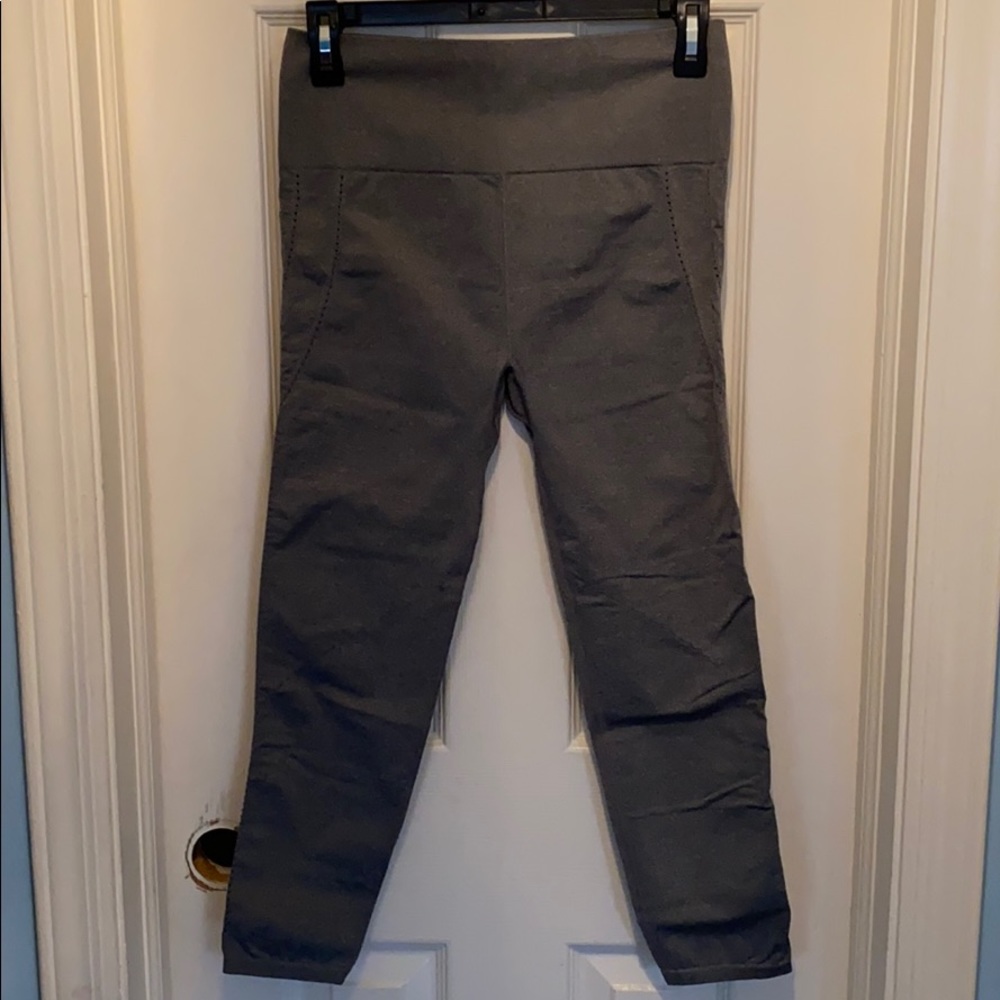 FABLETICS crop vented leggings